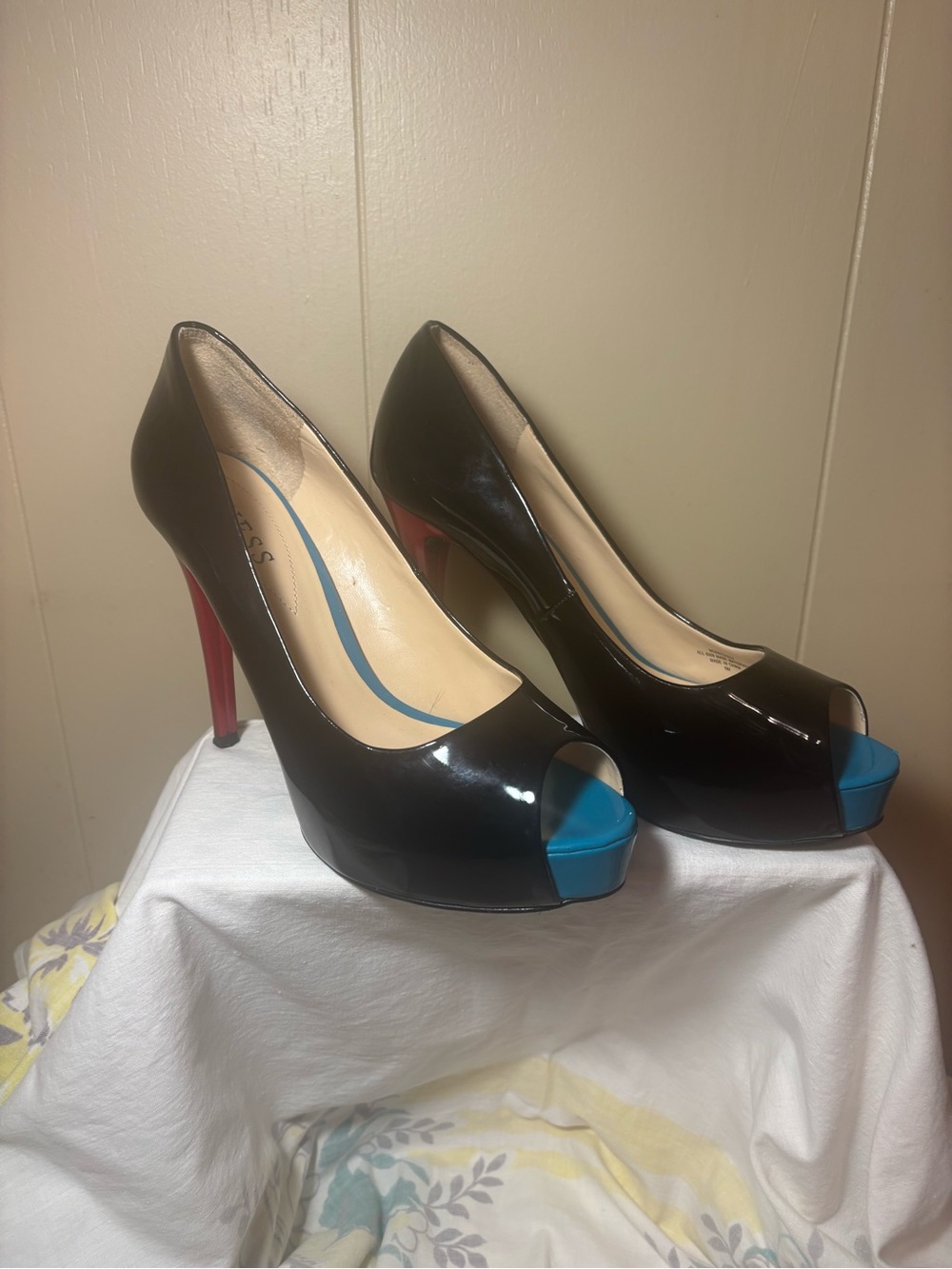 Vintage GUESS Black Patent Peep-Toe Pumps with Blue Toe Accent